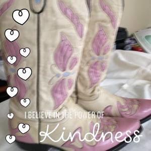 Meet your Posher, Cynthia